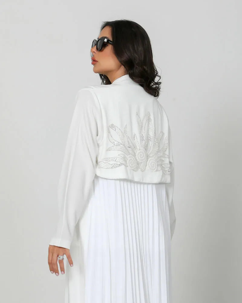 White crepe abaya with brim, embroidery and pleats