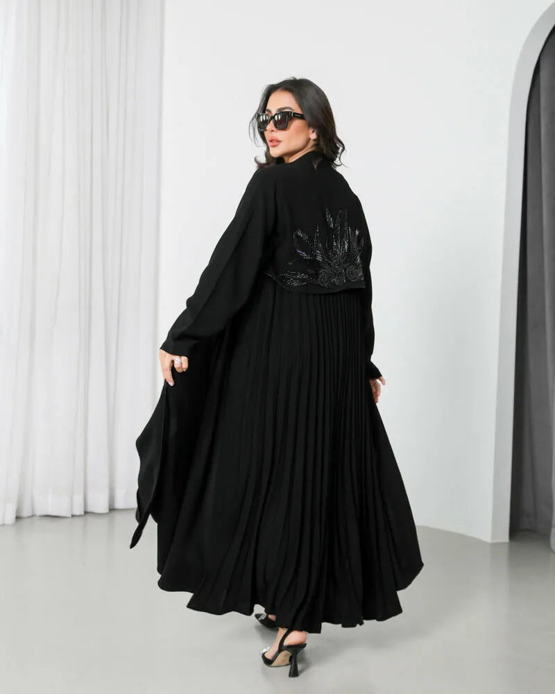 Crepe abaya with brim, embroidery and pleats