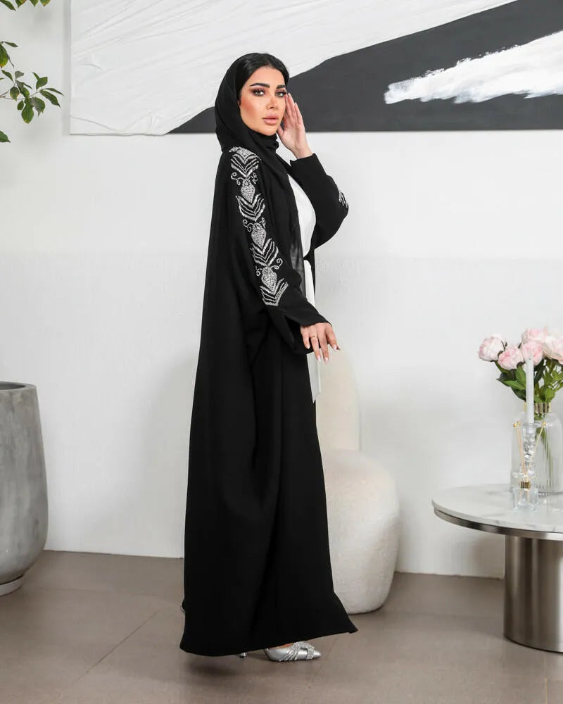 Free size crepe abaya with embroidery on the shoulders and lining