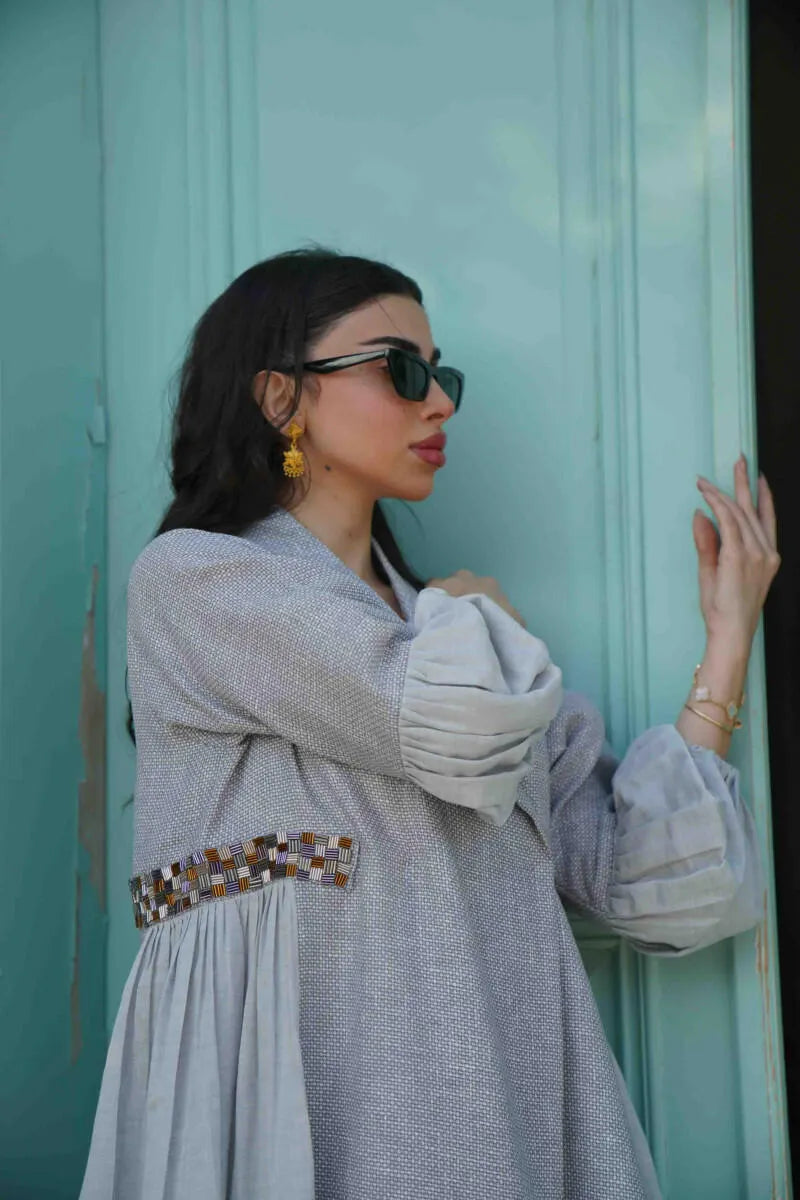 Linen abaya with pleats on the sides and white and gold embroidery