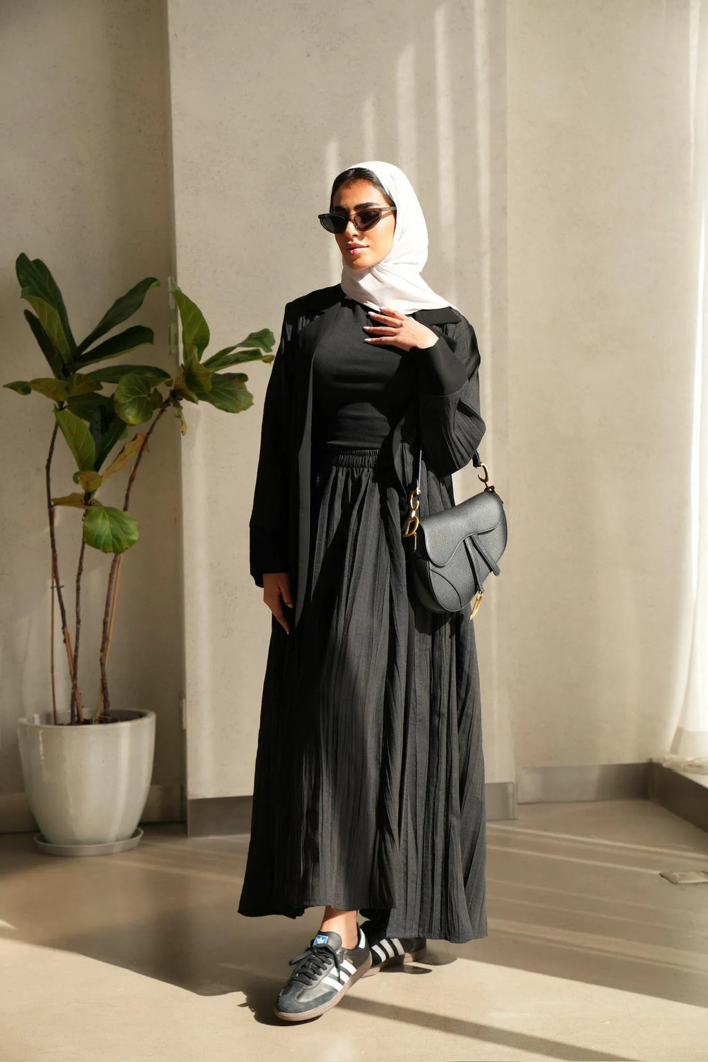 black linen abaya with crepe collar and sleeves