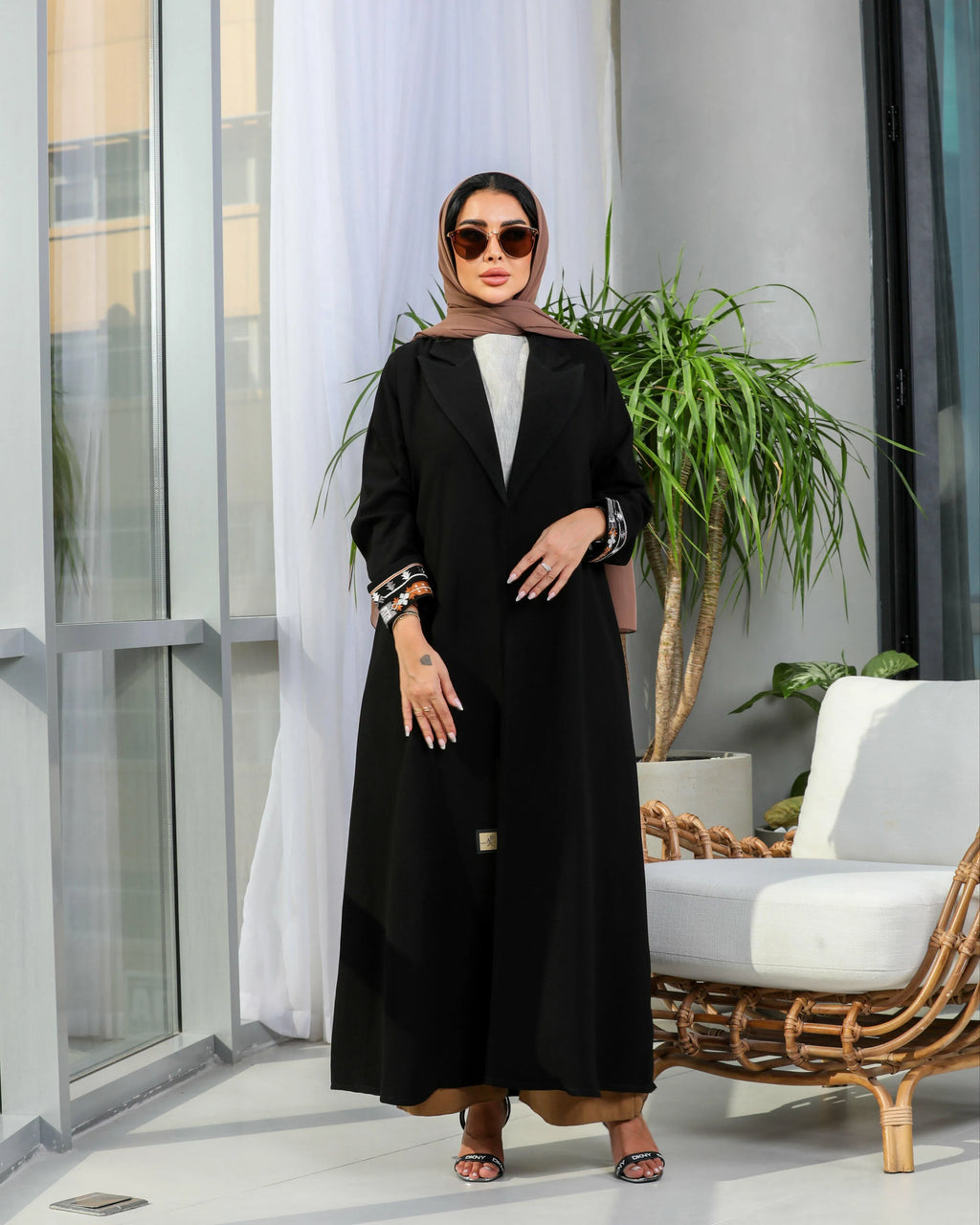 Black crepe blazer abaya with embroidery in the back