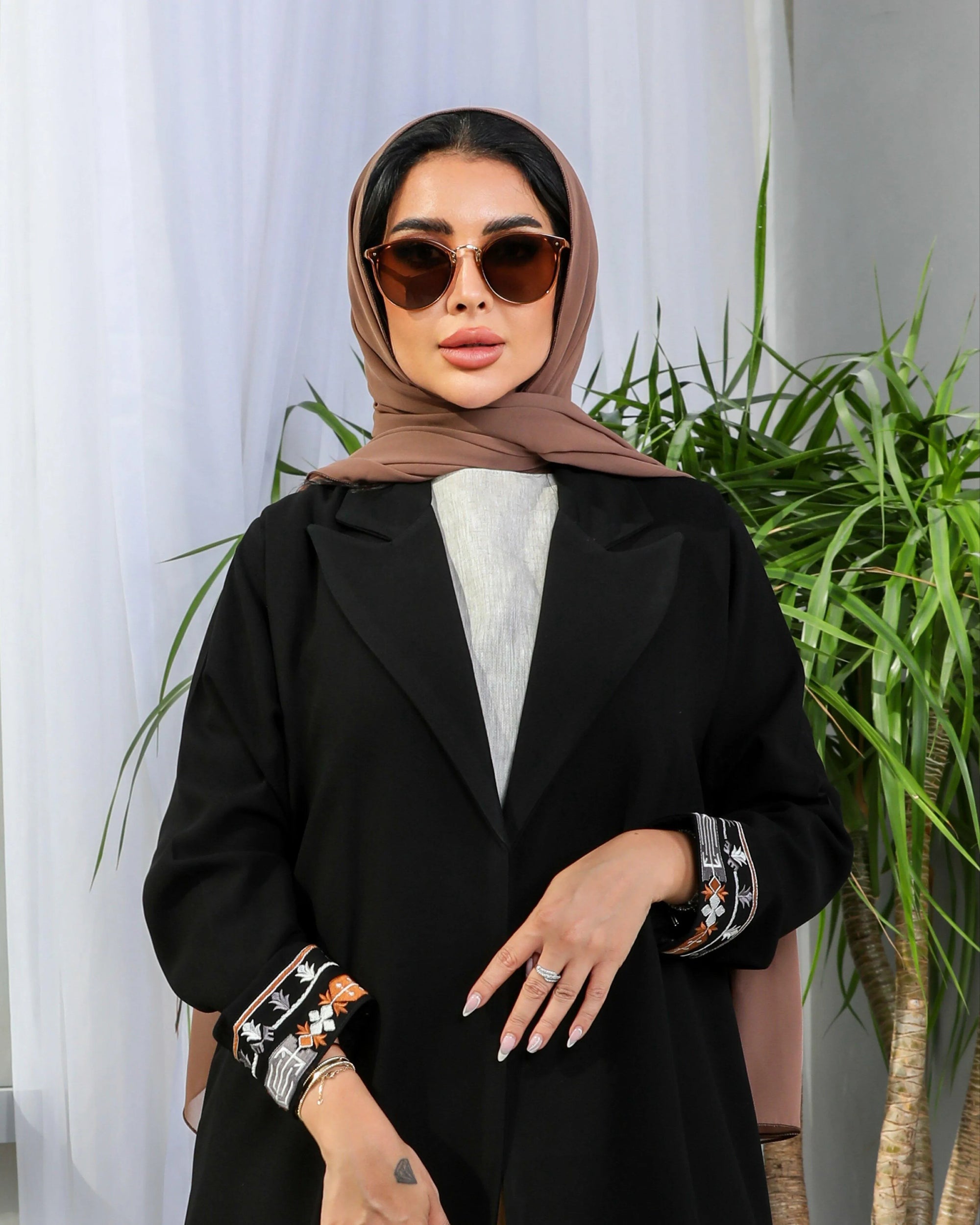 Black crepe blazer abaya with embroidery in the back