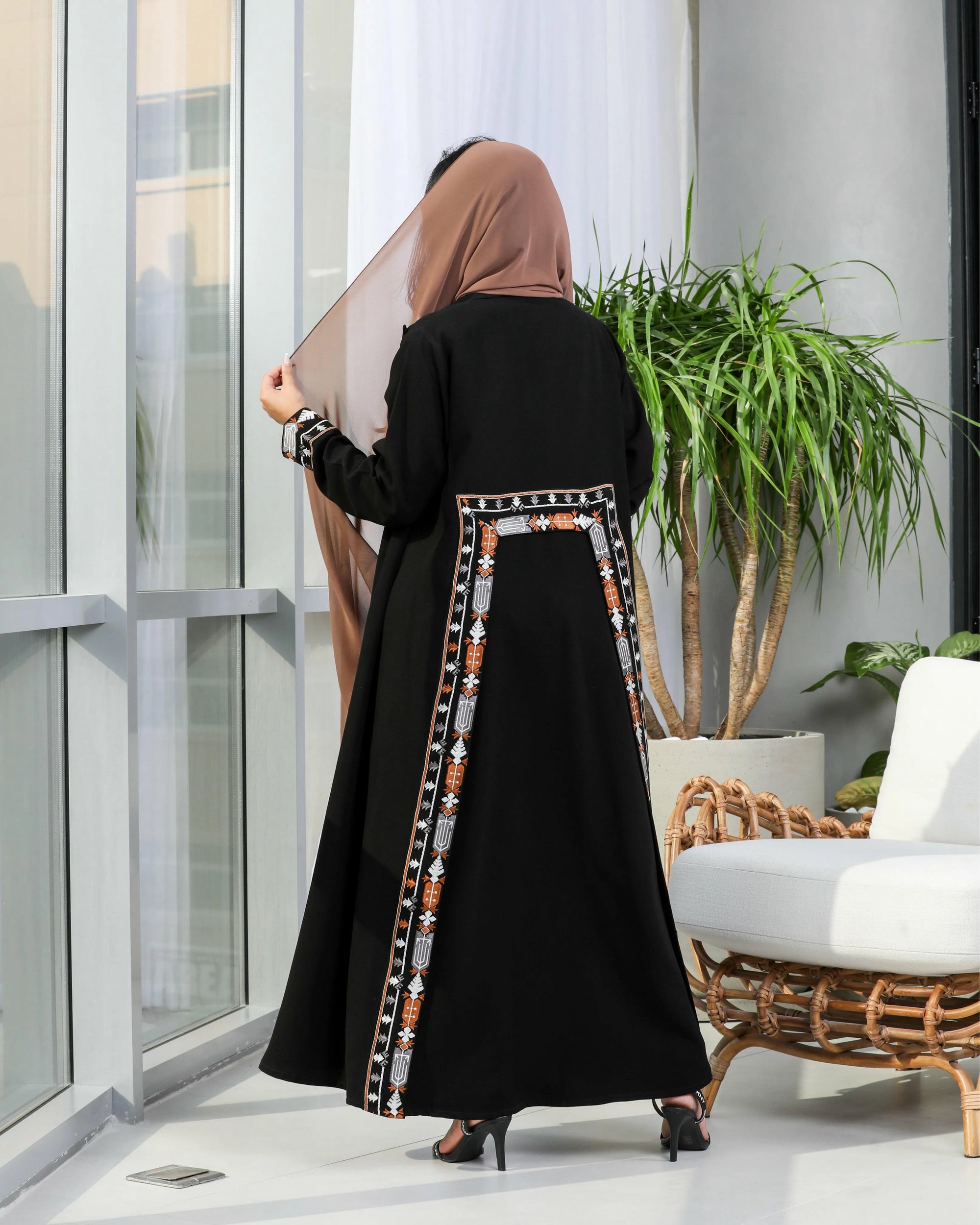 Black crepe blazer abaya with embroidery in the back