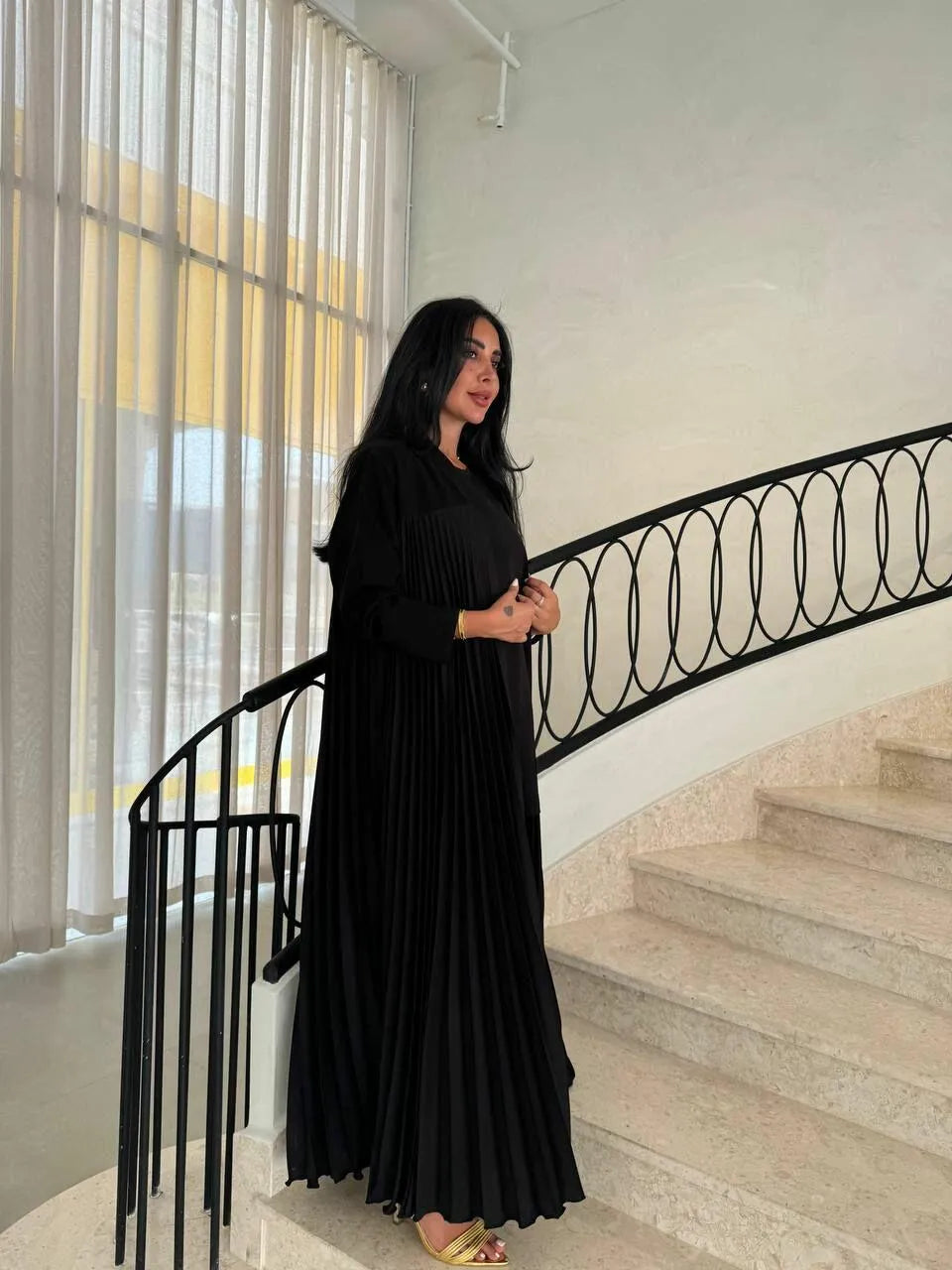 Black crepe abaya with pleats in the front and back-free size