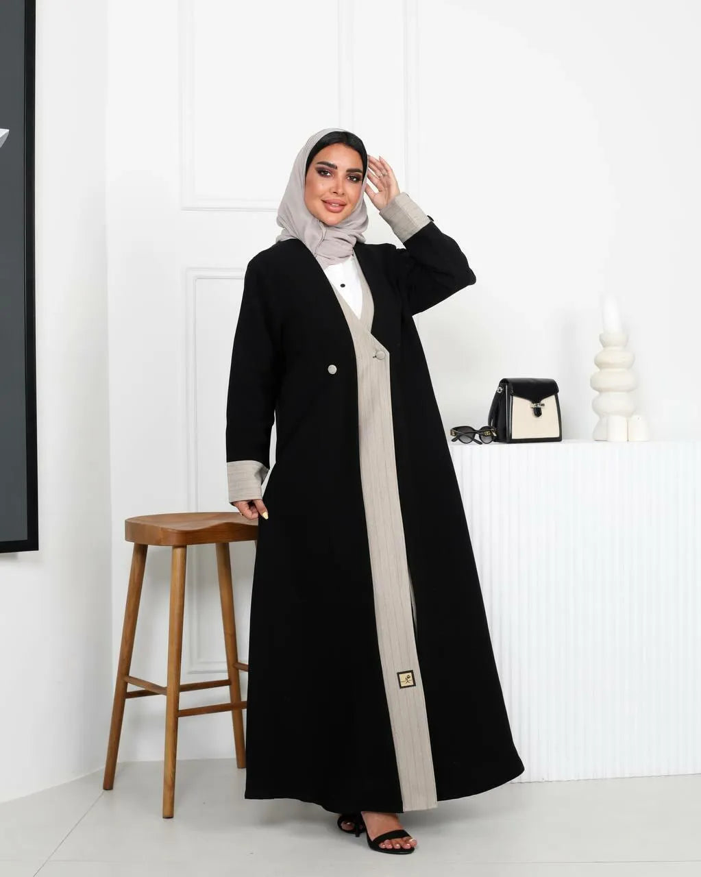 Black  crepe blazer abaya with a beige striped pattern on the front and sleeves