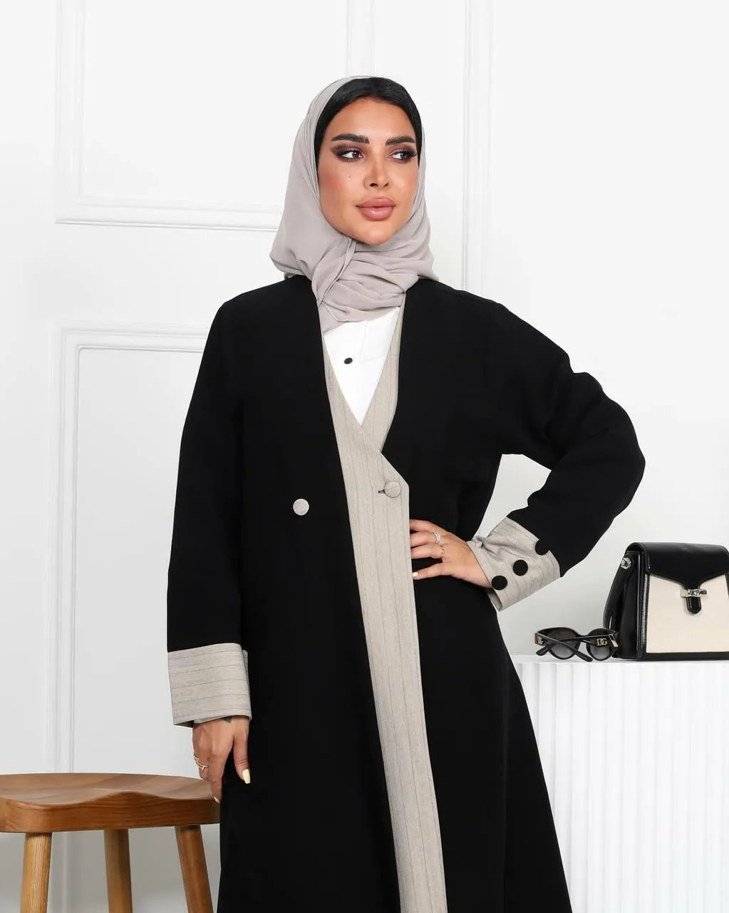Black  crepe blazer abaya with a beige striped pattern on the front and sleeves