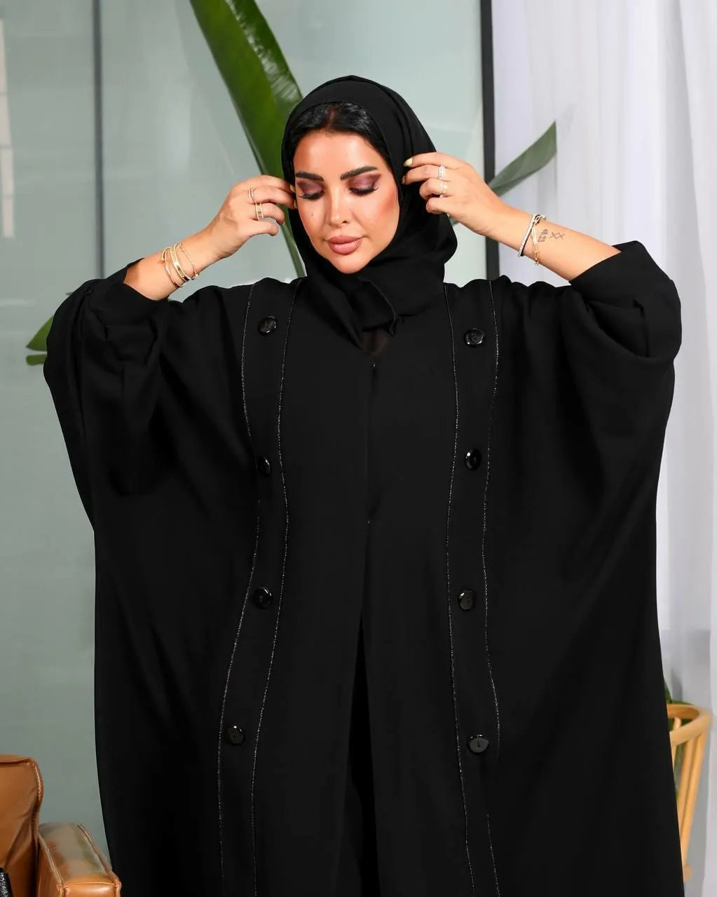 Black crepe abaya with a prime-free size