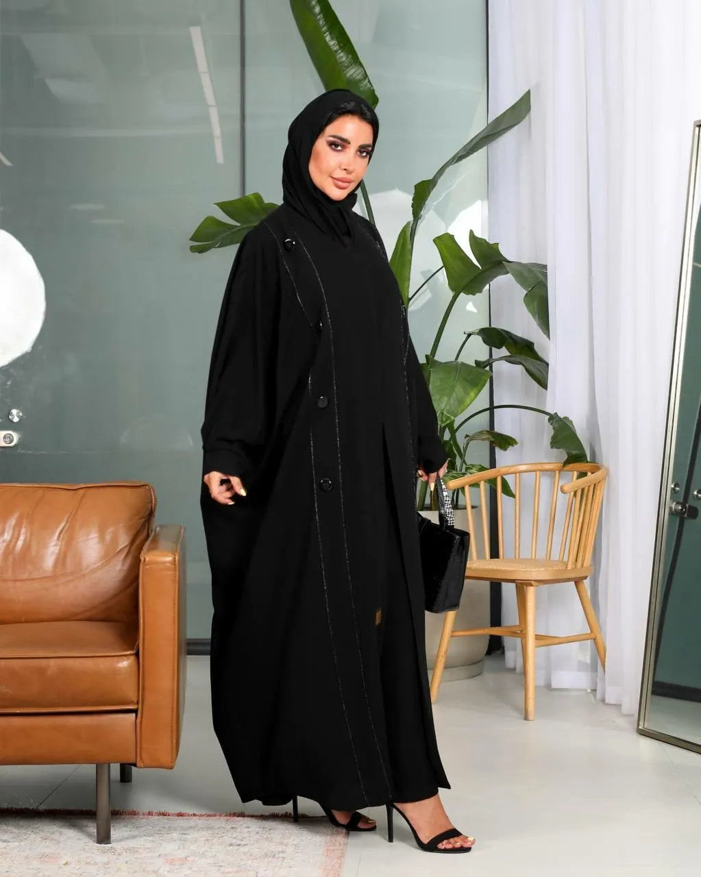 Black crepe abaya with a prime-free size