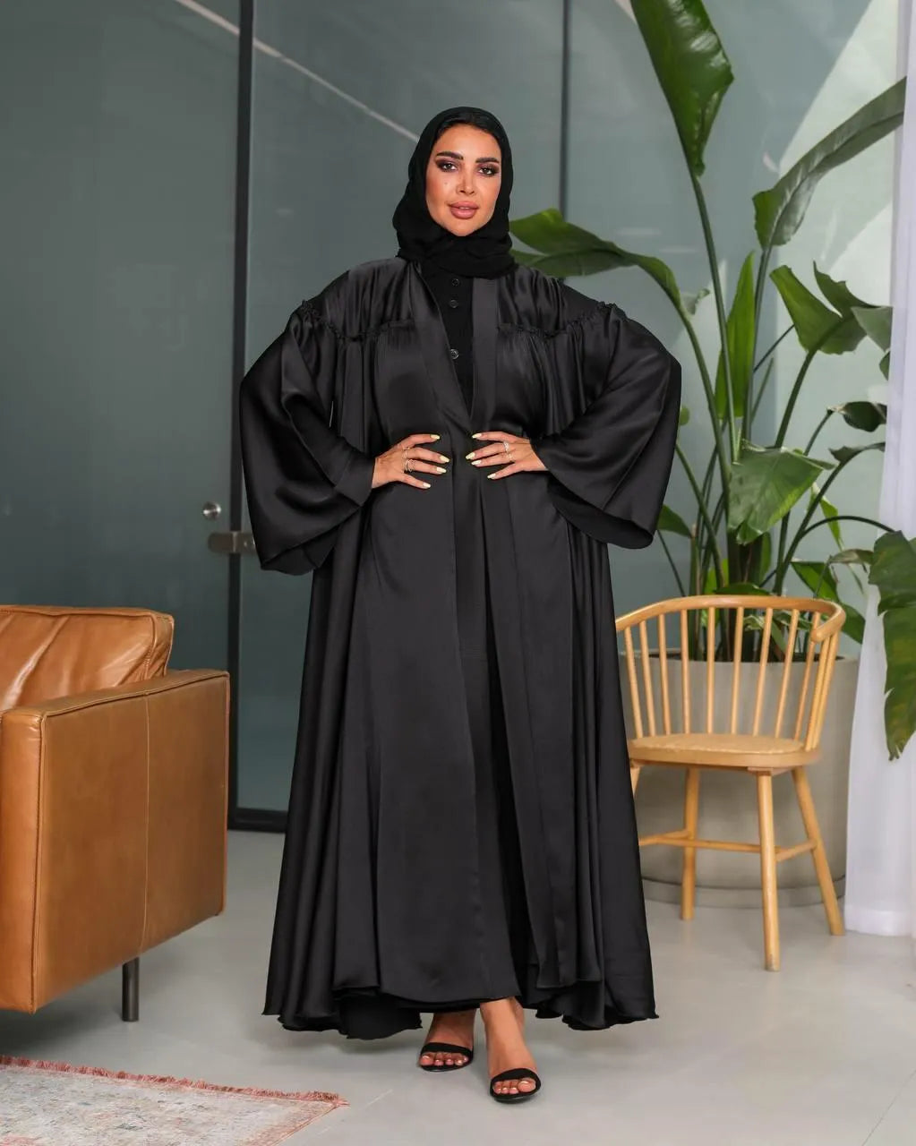 Black crepe abaya with pleats in the front and back -free size