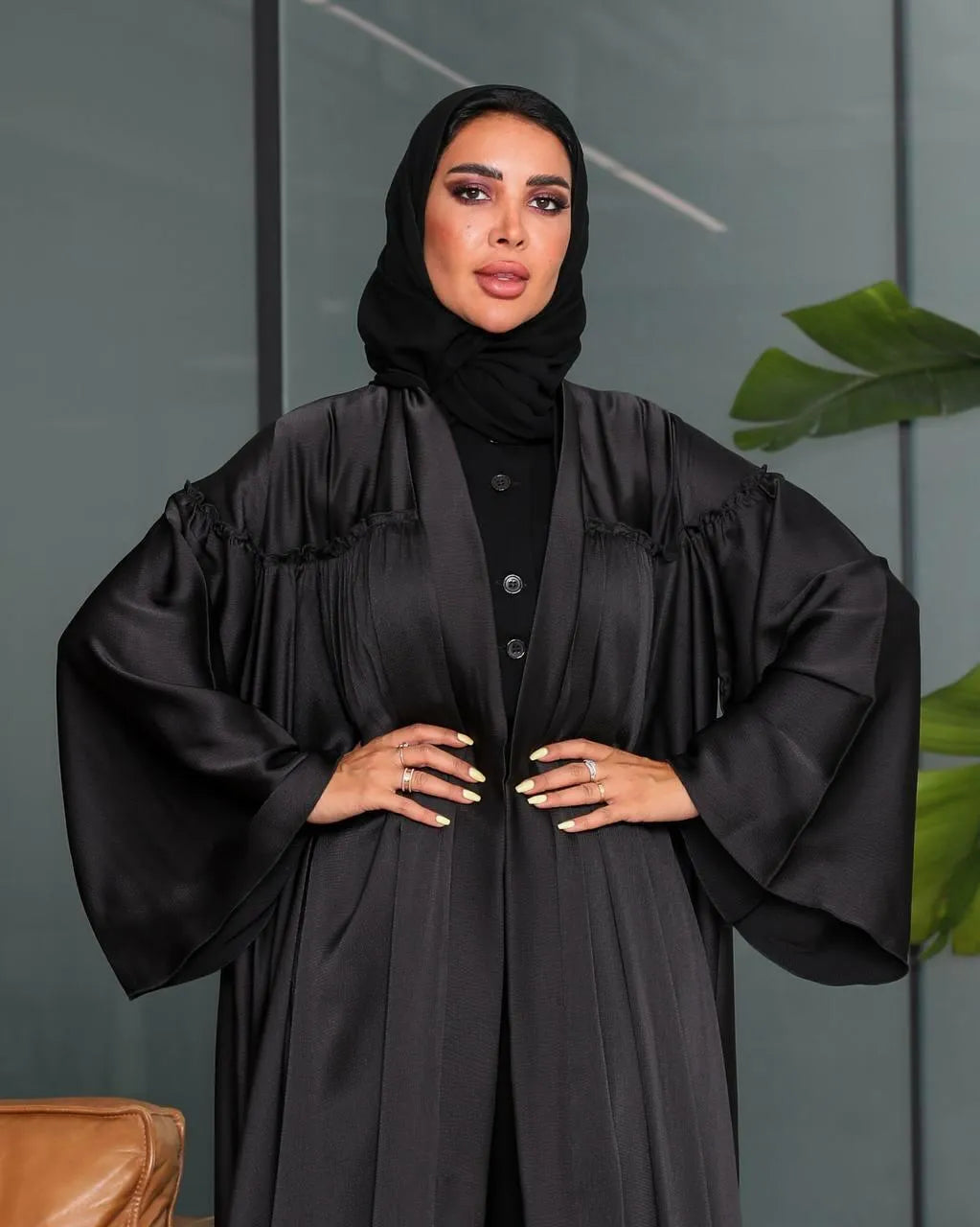 Black crepe abaya with pleats in the front and back -free size