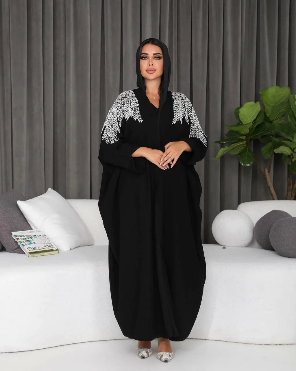 Black crepe besht abaya with handmade beat