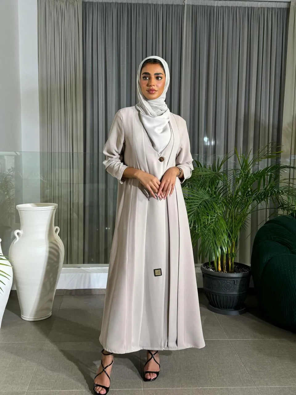 Beige crepe blazer abaya