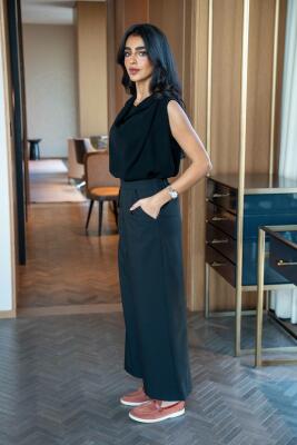 Black crepe pants