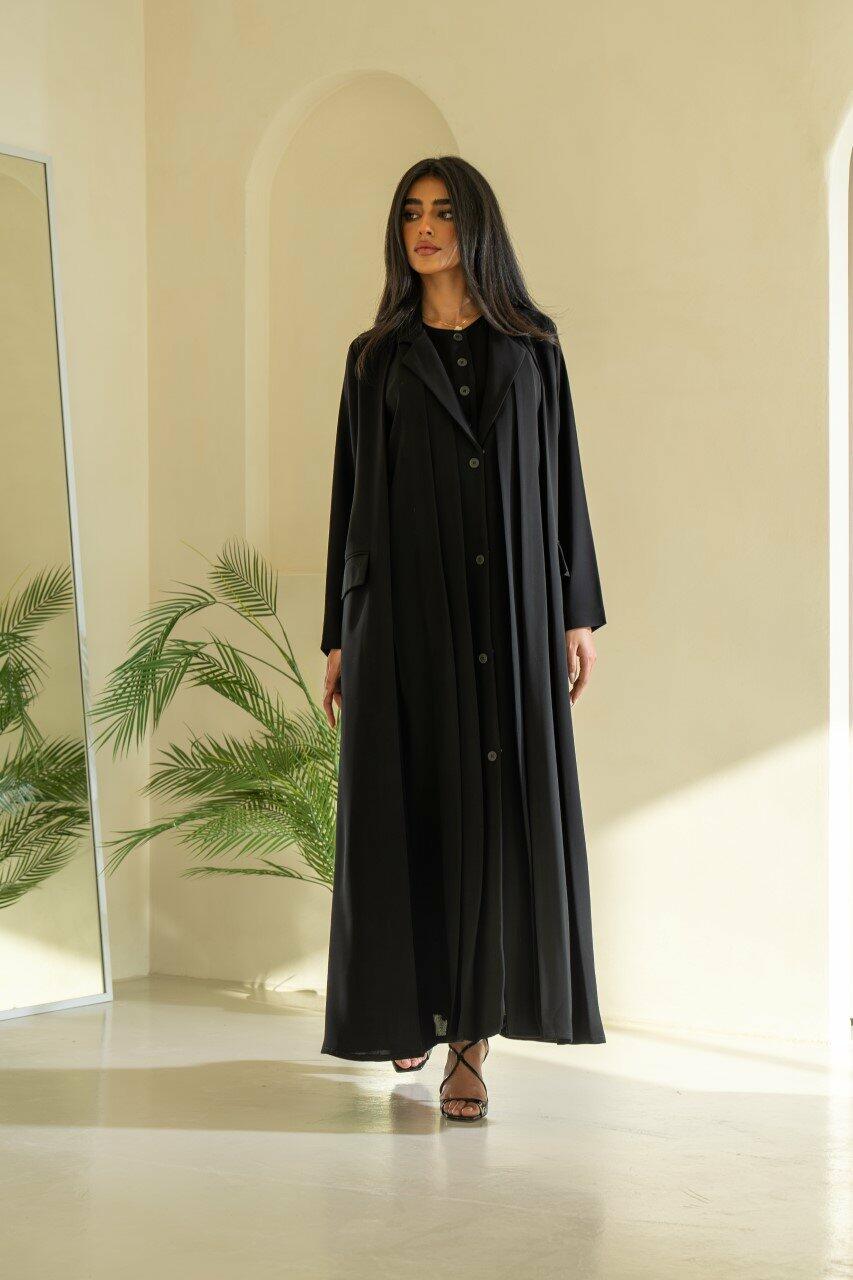 Black crepe abaya with pleats