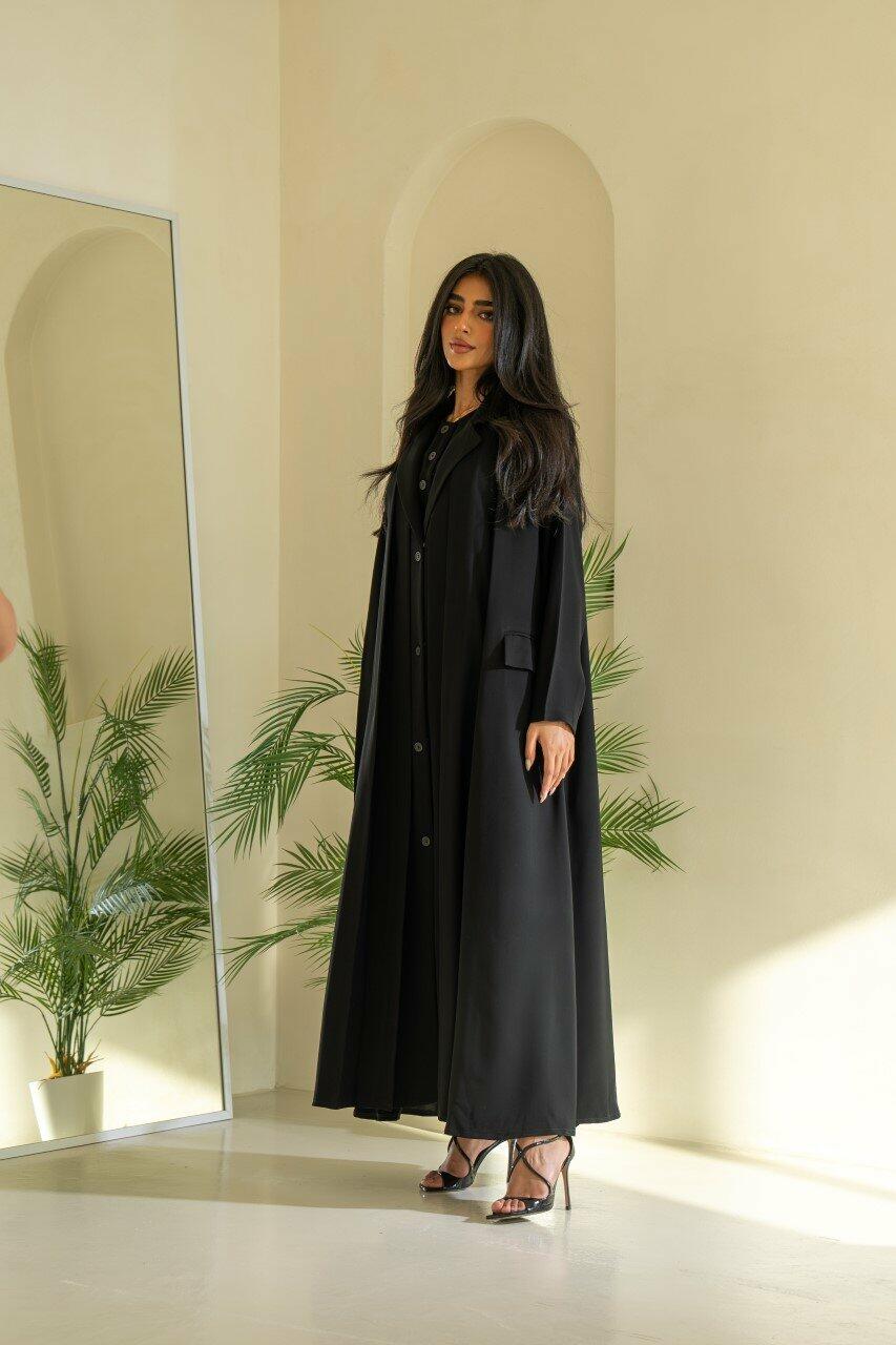 Black crepe abaya with pleats