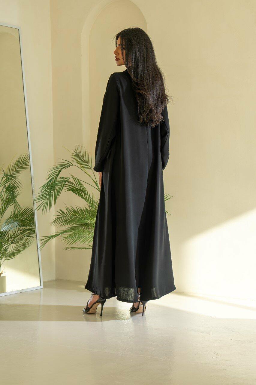 Black crepe abaya with pleats