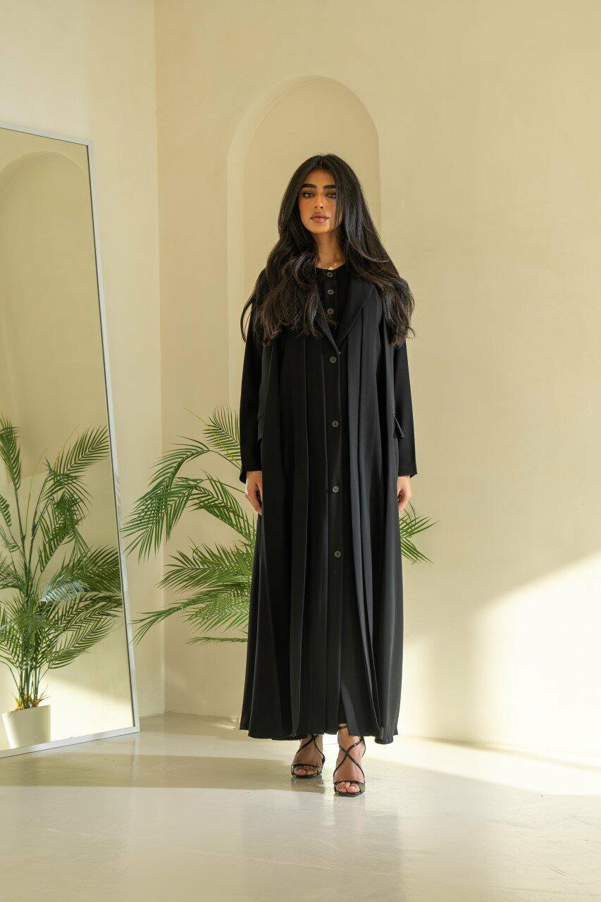 Black crepe abaya with pleats