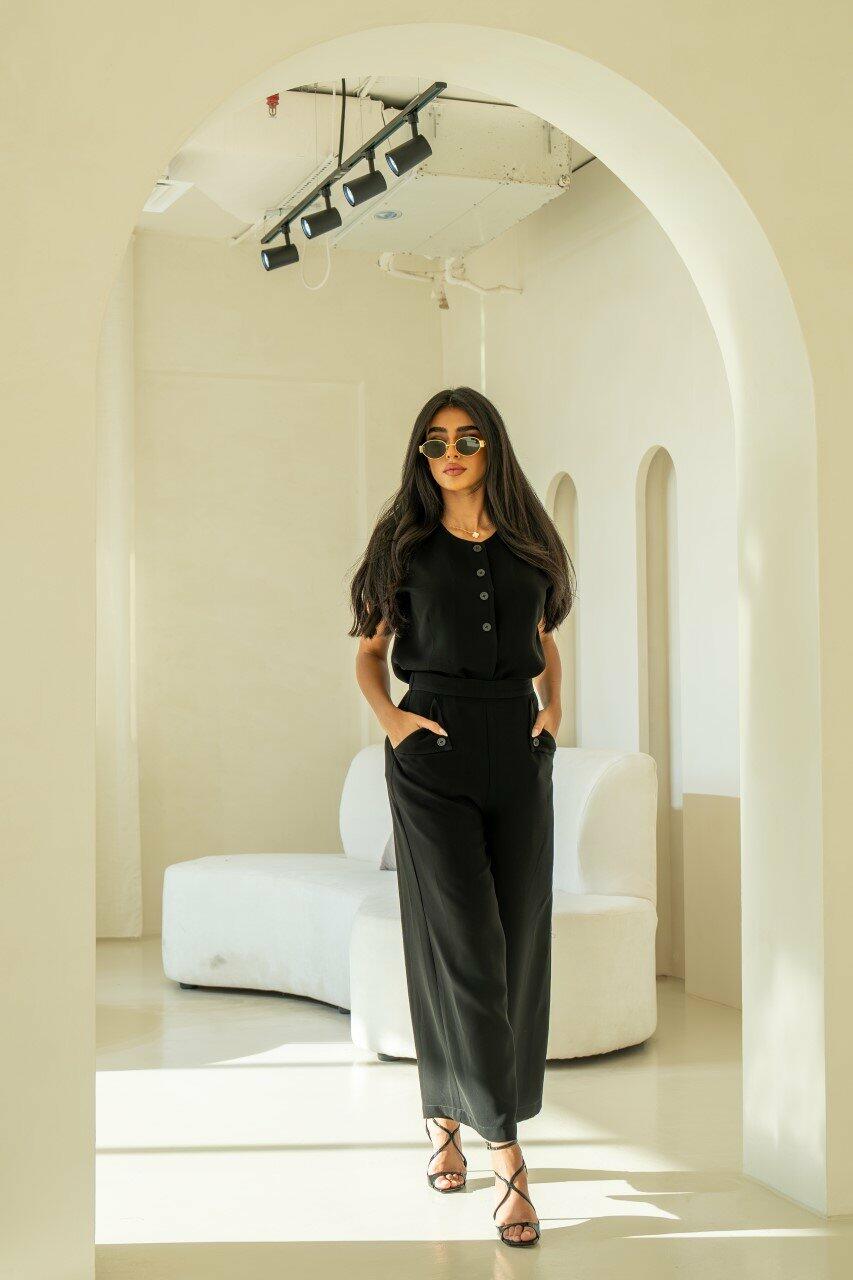 Black crepe vest