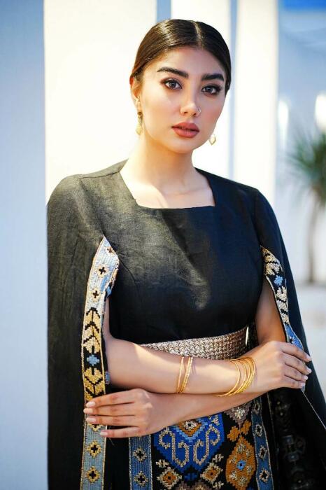Black linen daraa with embroidered linen in black