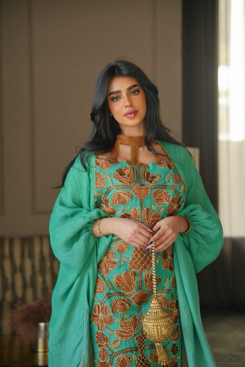 درعا من الخيش الأخضر مع تطريز بدون مقاس