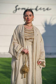 بشت خيش بيج وفستان كتان بيج مع وشاح يدوي الصنع