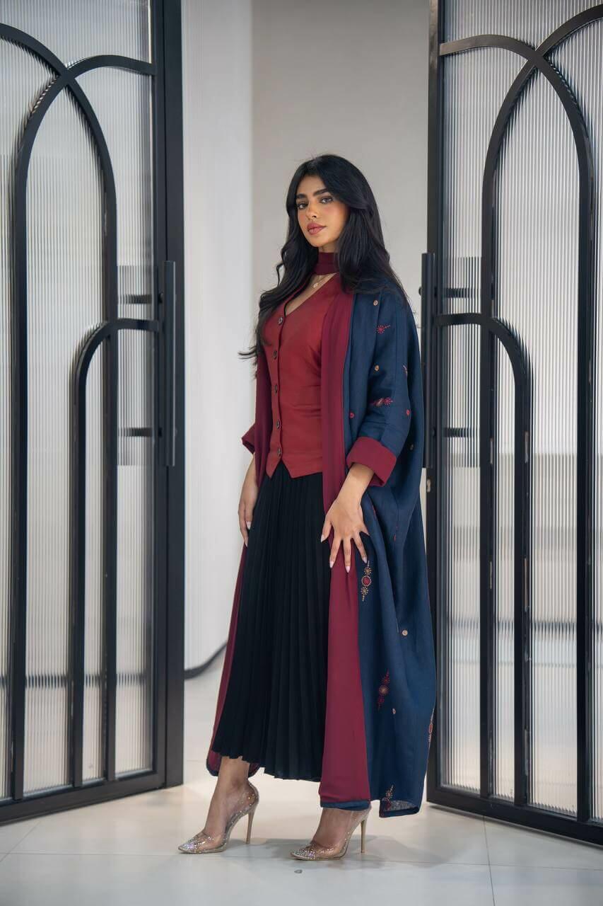 Navy blue bisht with machine embroidery