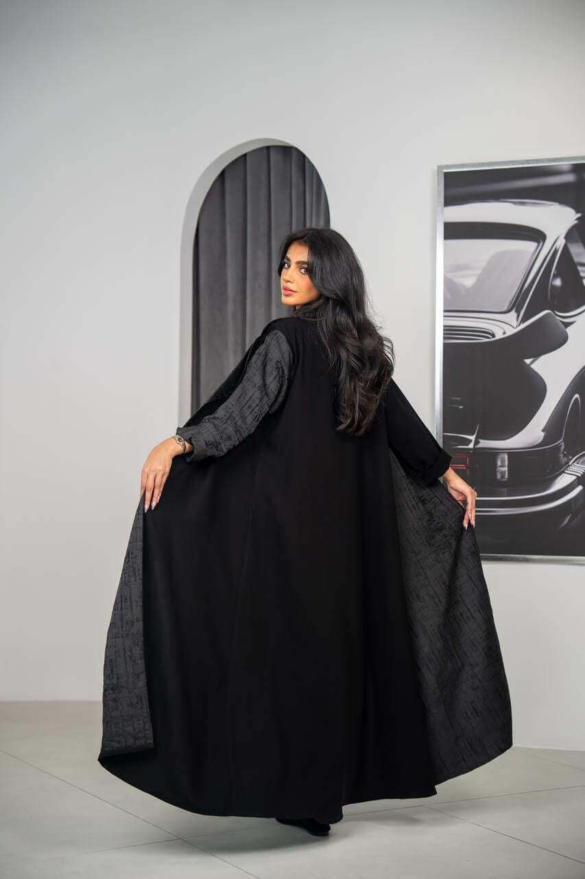 عباية من الكريب الكوبي الأسود مع سترة من الكريب الجاكورد