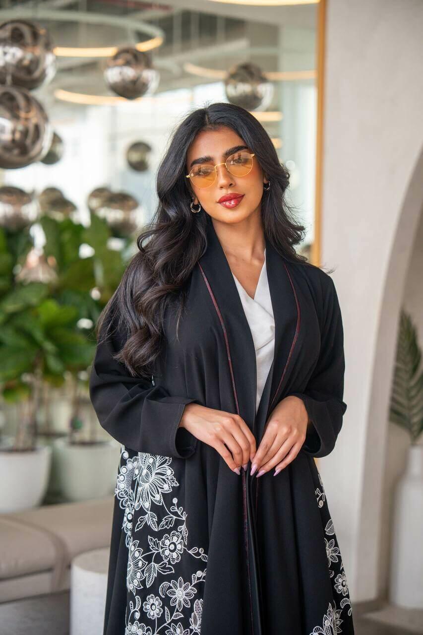 Black Cuban crepe with a jacquard fabric abaya with white embroidery-free si