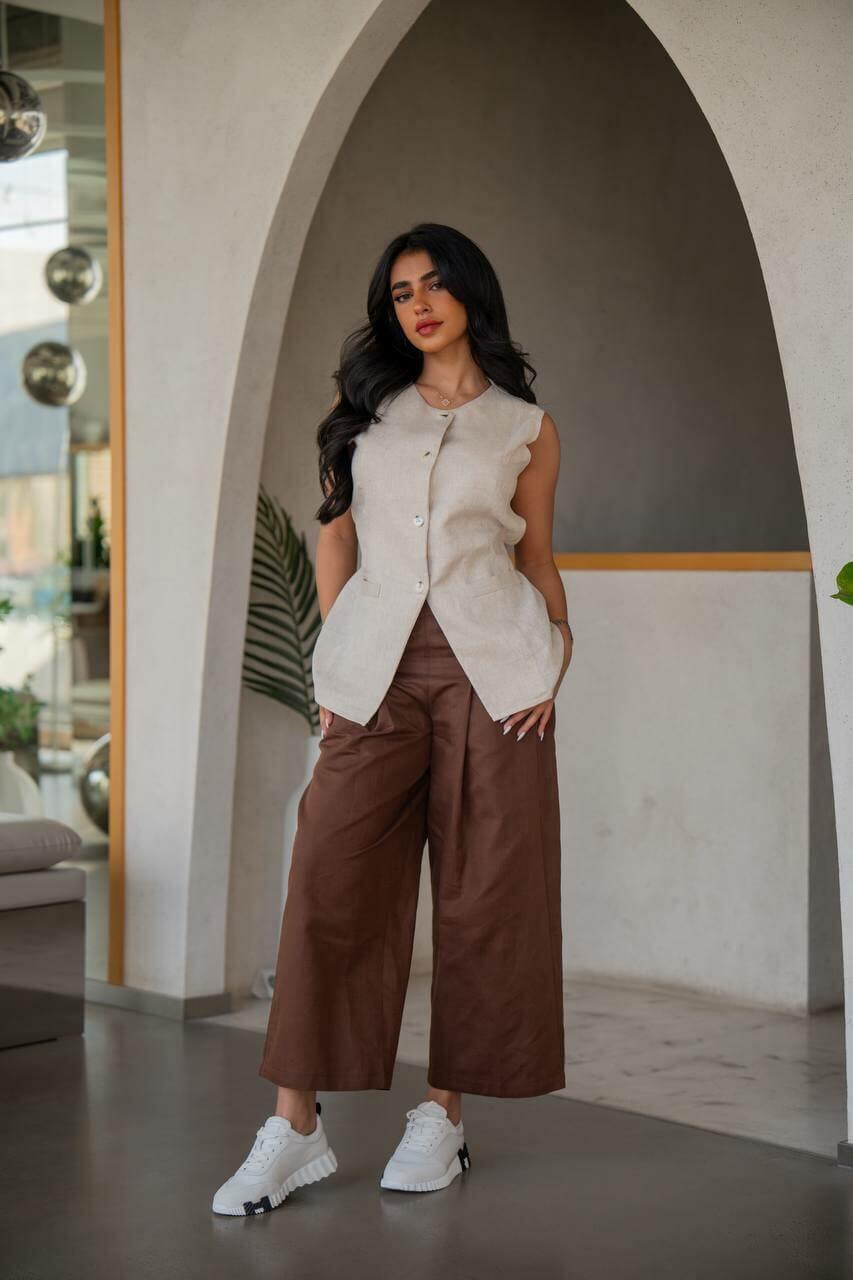 a practical set consisting of brown pants with a beige vest made of linen