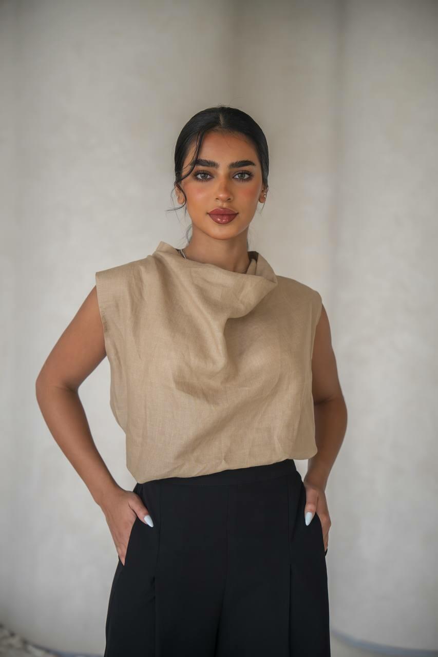 set consisting of a beige linen blouse with black pants