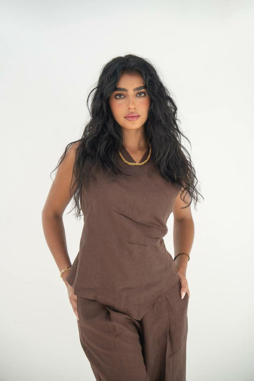 A practical set consisting of a blouse and pants made of natural linen, in brown