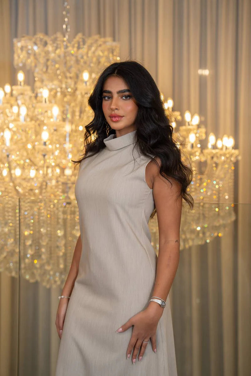 Light beige crepe dress. C:218