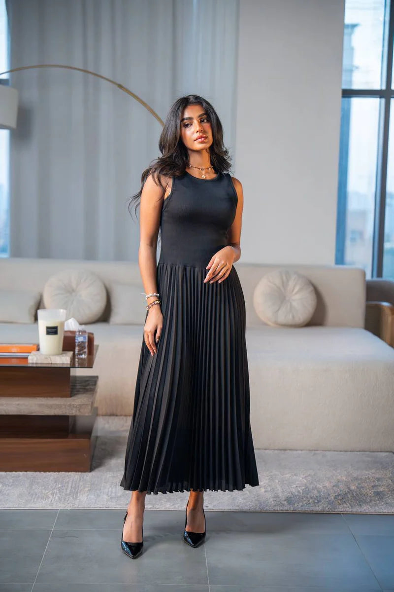 Black pleated crepe stretch dress.C:133