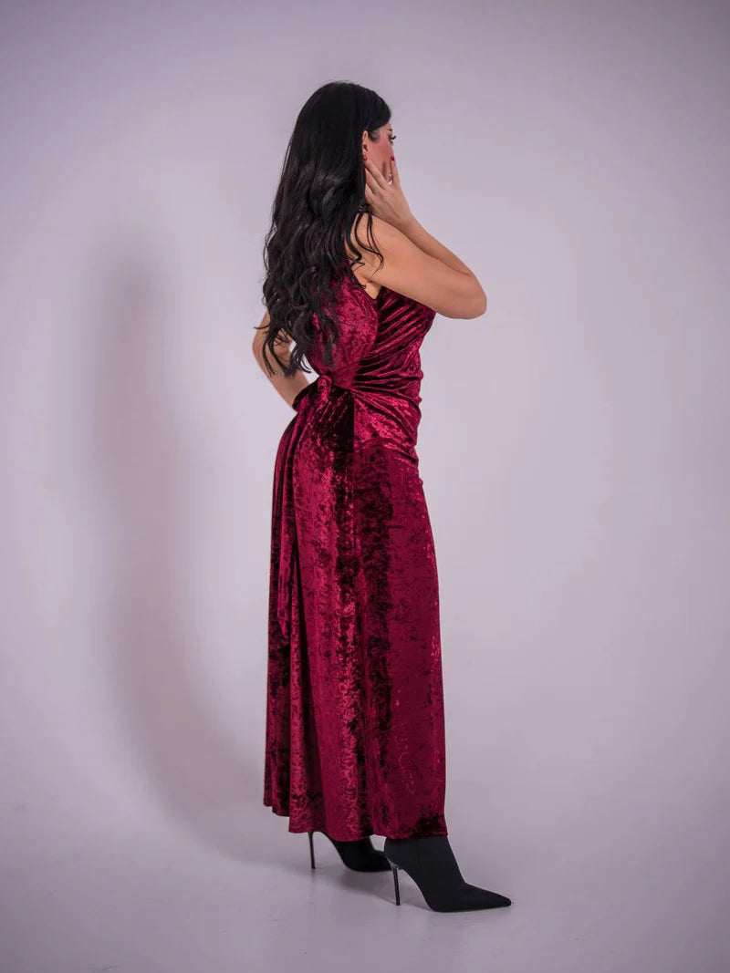 Burgundy velvet dress. C:223 Red