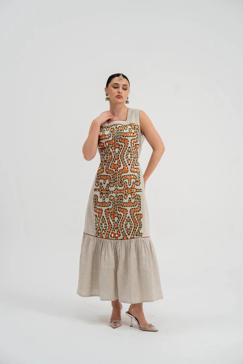 Linen dress in light beige with embroidery.C:224 Light beige