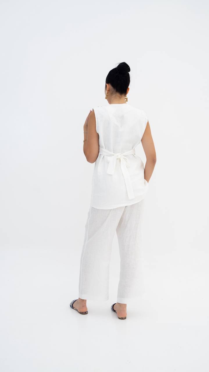 White linen blouse and pants set (1922)