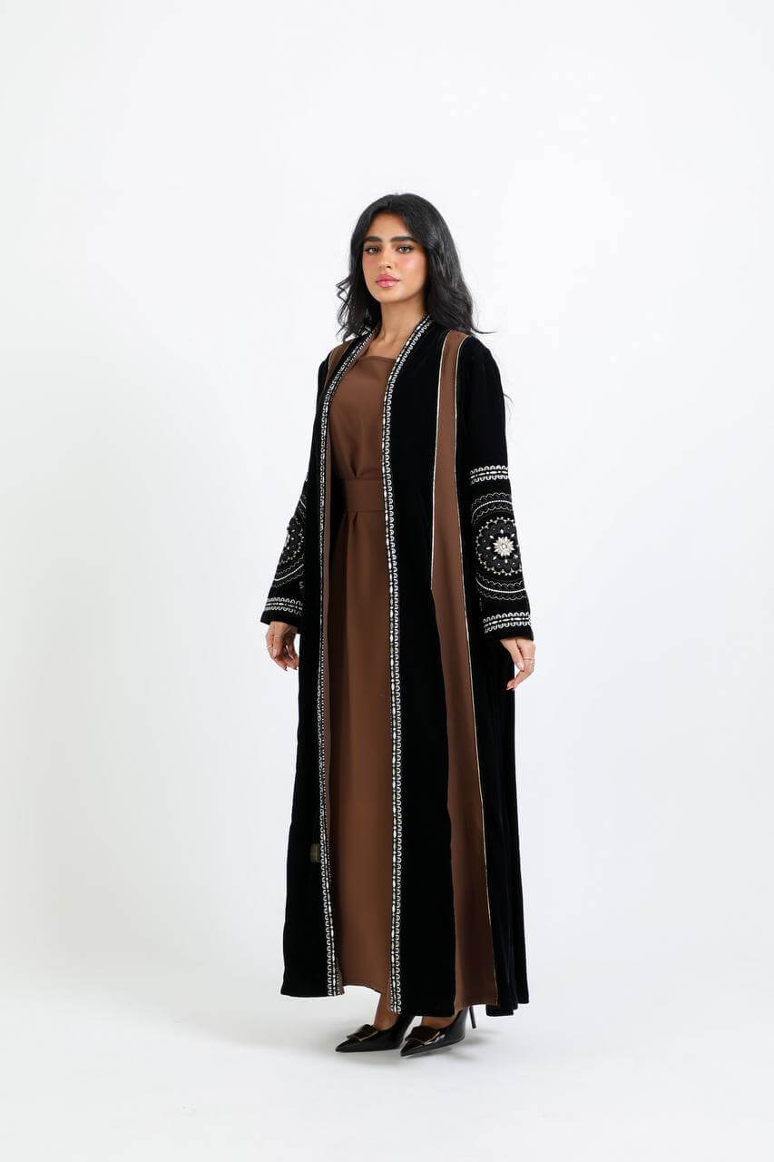 Velvet and crepe abaya with white embroider