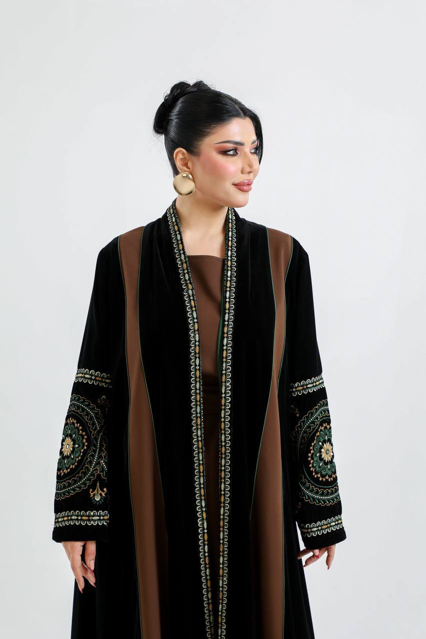 Velvet and crepe abaya with green embroider