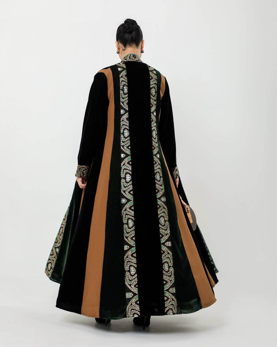 Abaya made of crepe and velvet fabric with embroider