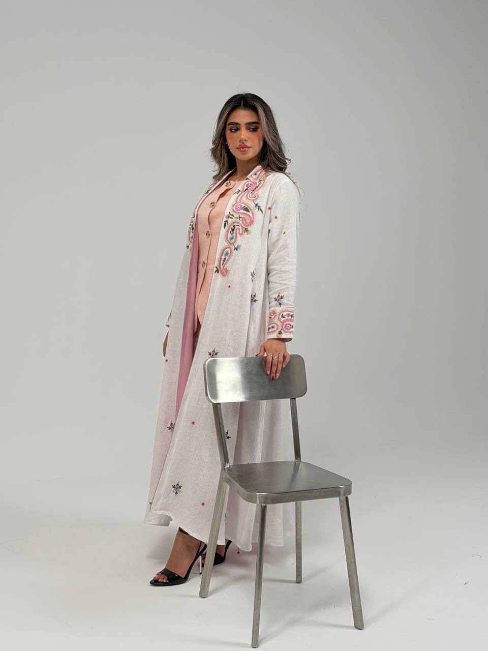 Linen abaya in light beige with embroidery