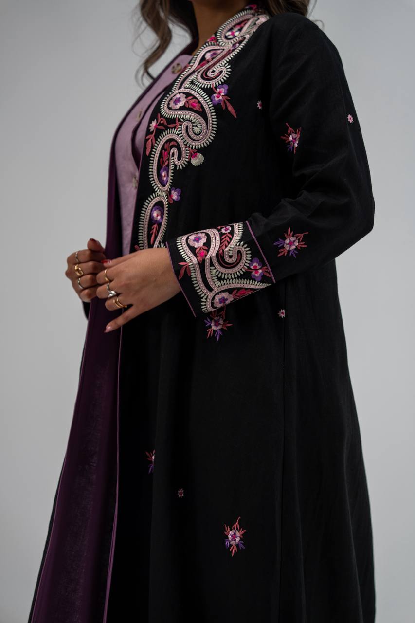 Linen abaya in black with embroidery
