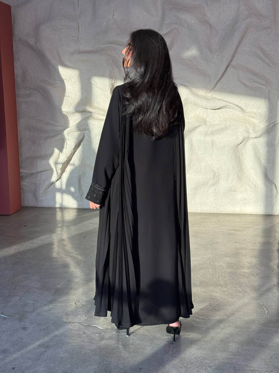 Crepe abaya with blouse and pants, in black