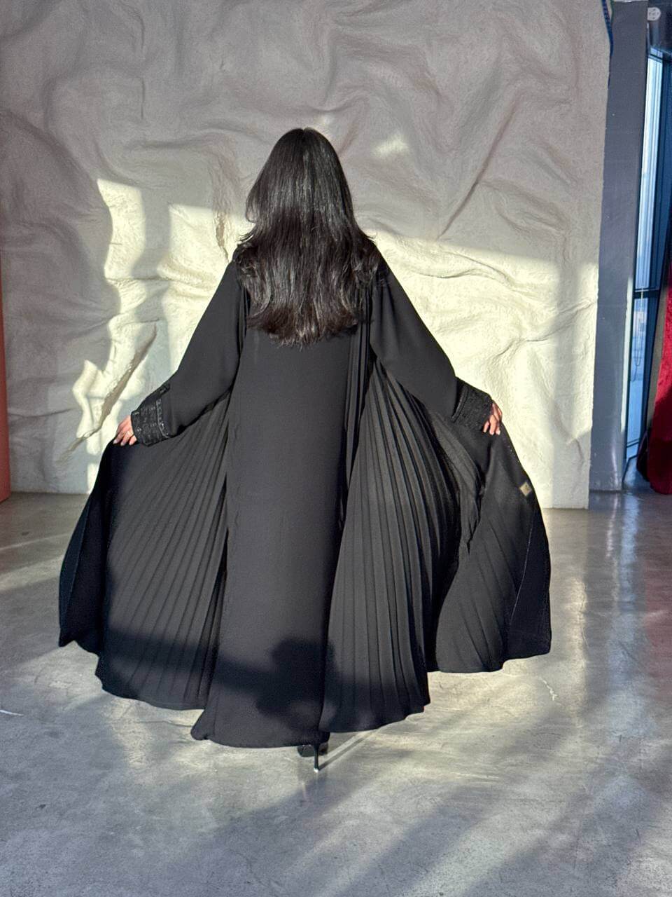 Crepe abaya with blouse and pants, in black