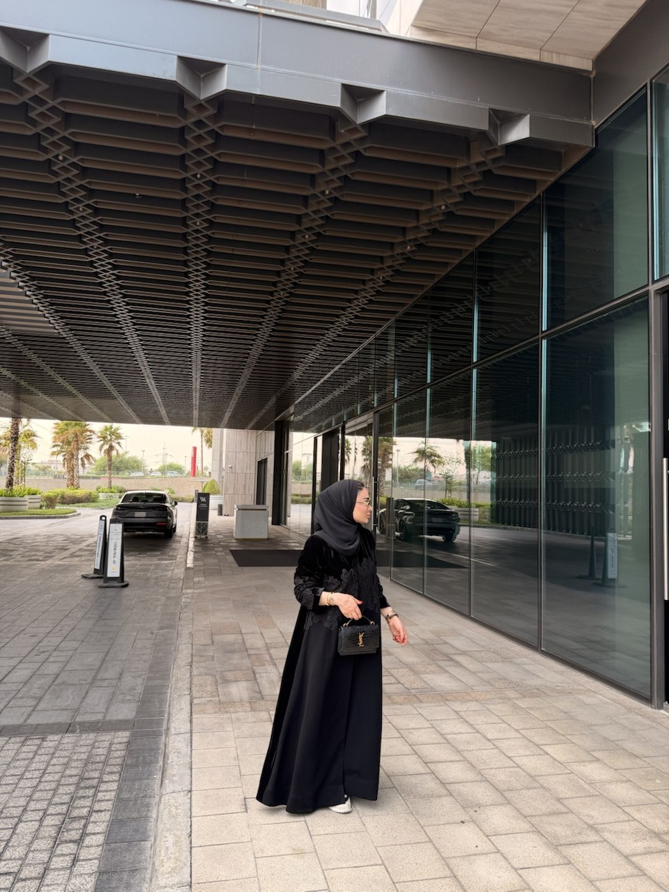Velvet Abaya with Lace & Crepe Details – 2084
