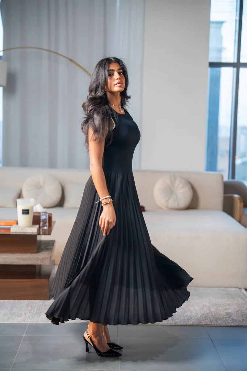 Black pleated crepe stretch dress.C:133