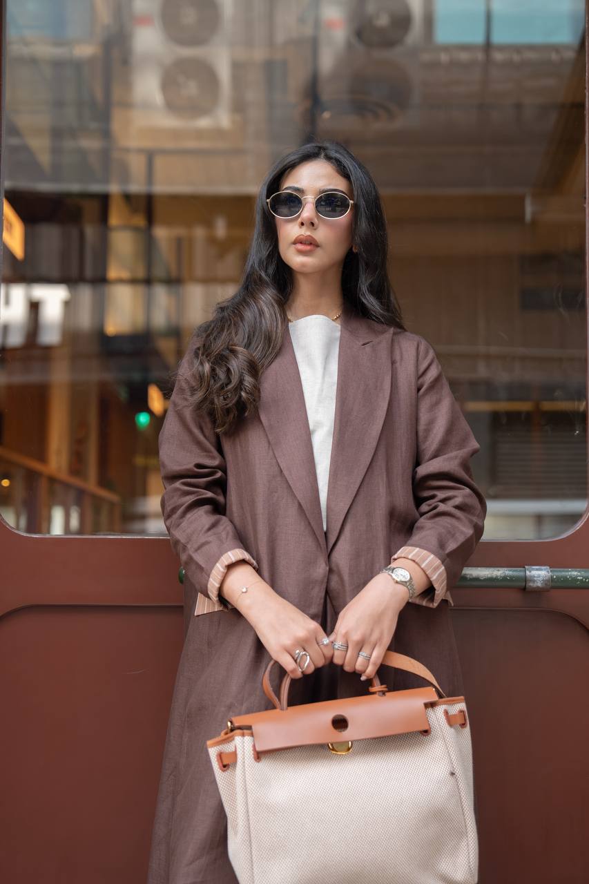 Linen abaya in brown
