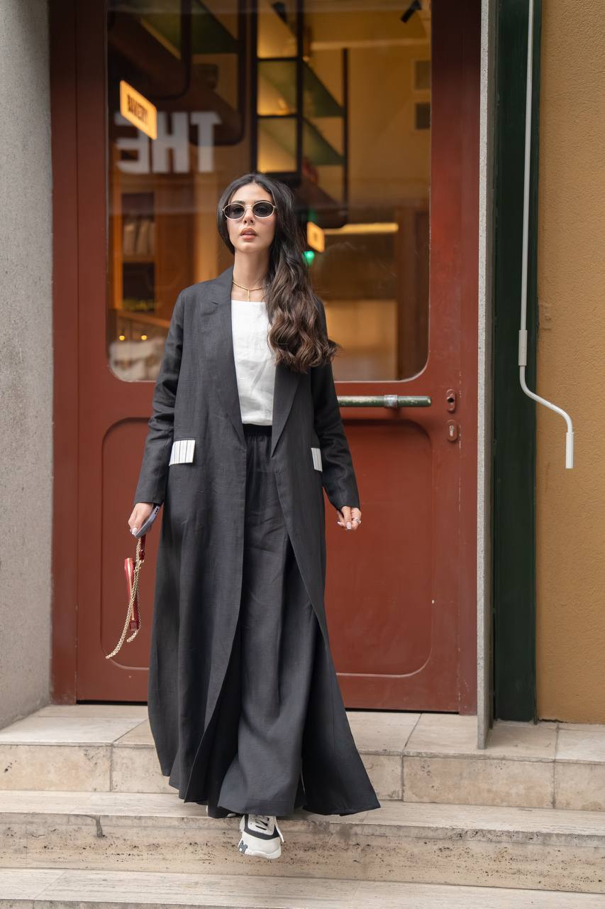 Linen abaya in black