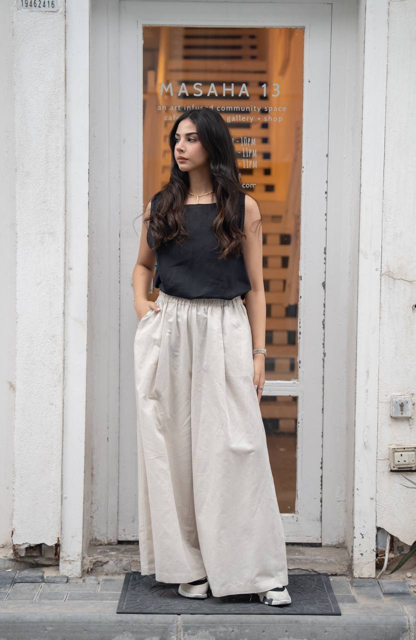 Linen set consisting of a blouse and trousers
