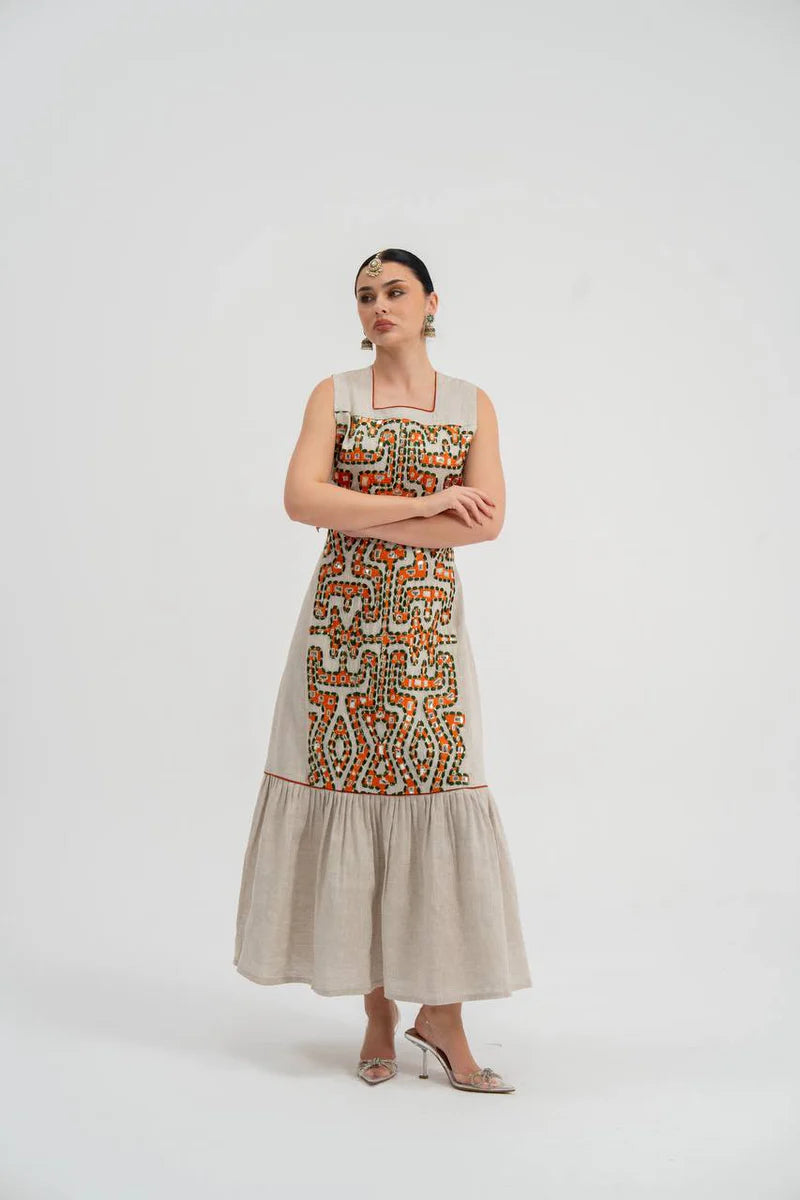 Linen dress in light beige with embroidery.C:224 Light beige